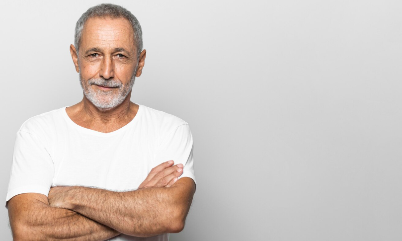 Anti-âge homme : et si on arrêtait de faire semblant que les rides “c’est viril” ?